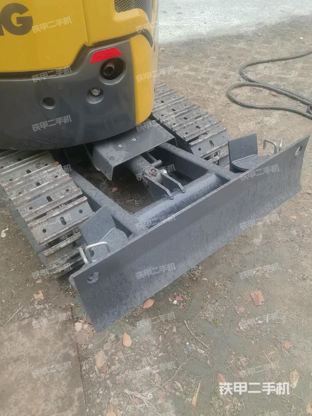 轉盤和下車架正前(工作和回轉裝置) 轉盤和下車架正前(工作和回轉裝置)