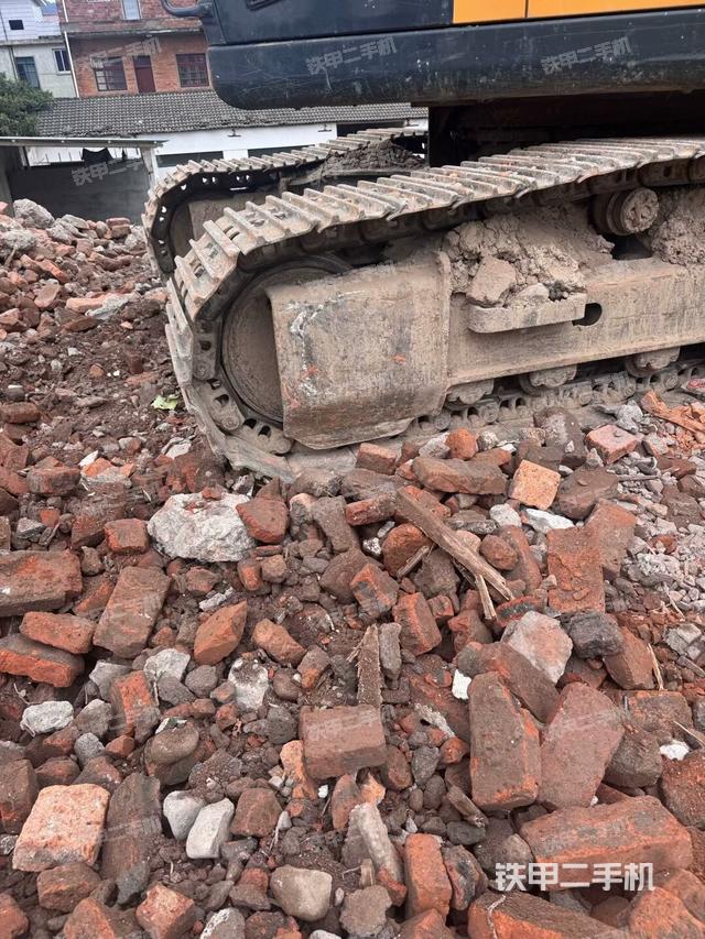 左驅(qū)動輪（行走機(jī)構(gòu)）