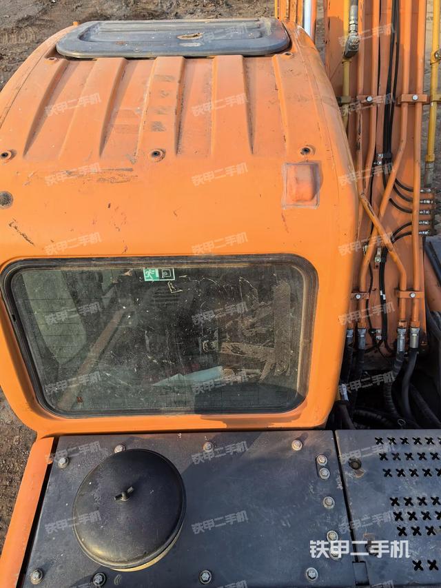 驾驶室顶部（整机外观）