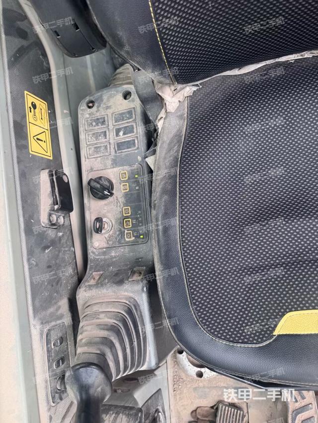 座椅左側(cè)控制臺/音響/含左手柄（駕駛室部分）