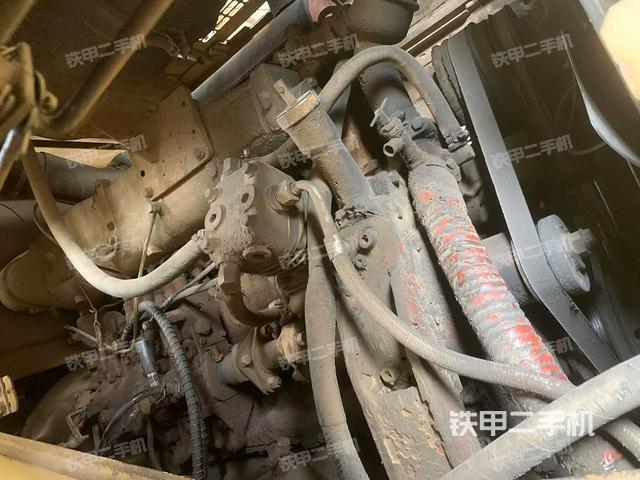 发动机右侧(整机外观及大件) 发动机右侧(整机外观及大件)