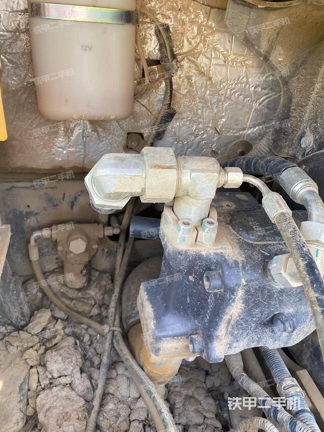 液压泵舱室正面整体(整机外观) 液压泵舱室正面整体(整机外观)