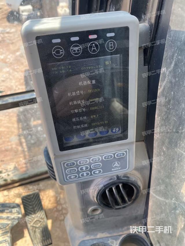 駕駛室左前45度(駕駛室部分) 駕駛室左前45度(駕駛室部分)