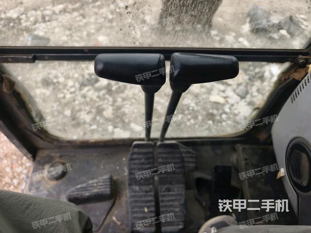 座椅右側(cè)控制臺/鑰匙門/油門/含右手柄(駕駛室部分) 座椅右側(cè)控制臺/鑰匙門/油門/含右手柄(駕駛室部分)