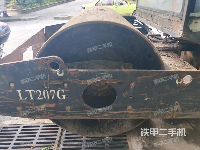 鉸接處油管全景（壓路機(jī)前后車架）