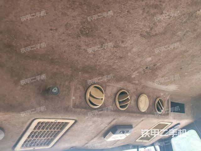 儀表盤全景（壓路機(jī)駕駛室）