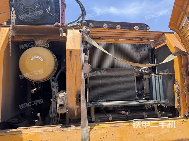 散熱器正面(大件艙室) 散熱器正面(大件艙室)