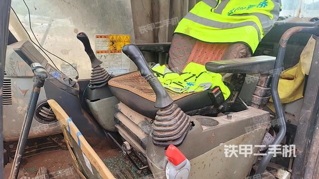 驾驶室整体（整机外观）