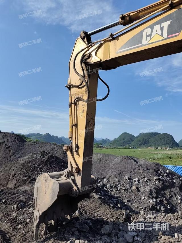 小臂整體左后(工作和回轉(zhuǎn)裝置) 小臂整體左后(工作和回轉(zhuǎn)裝置)