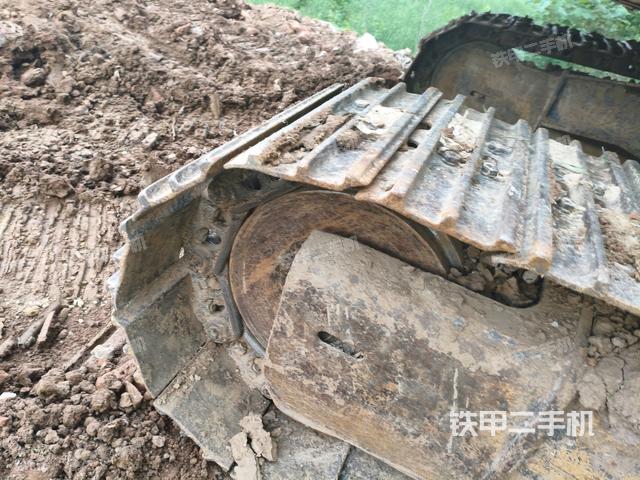 單側(cè)履帶整體(整機(jī)外觀) 單側(cè)履帶整體(整機(jī)外觀)