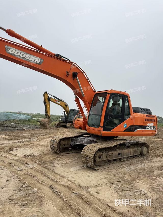 驾驶室整体(整机外观) 驾驶室整体(整机外观)