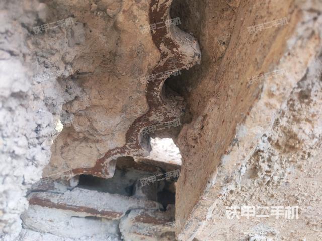 右側(cè)履帶整體?（行走機(jī)構(gòu)）