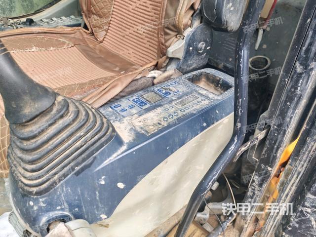 座椅左側(cè)控制臺/音響/含左手柄（駕駛室部分）