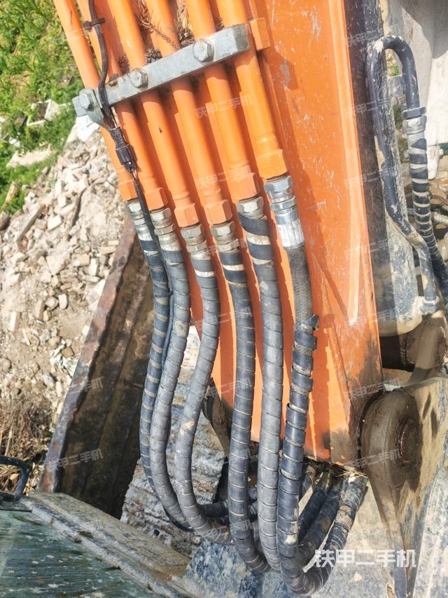 大臂背部俯視（工作和回轉(zhuǎn)裝置）