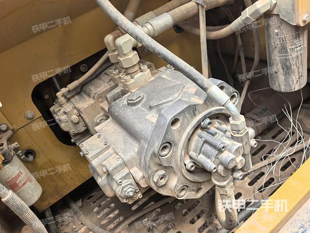 液壓泵斜45?右（大件艙室）