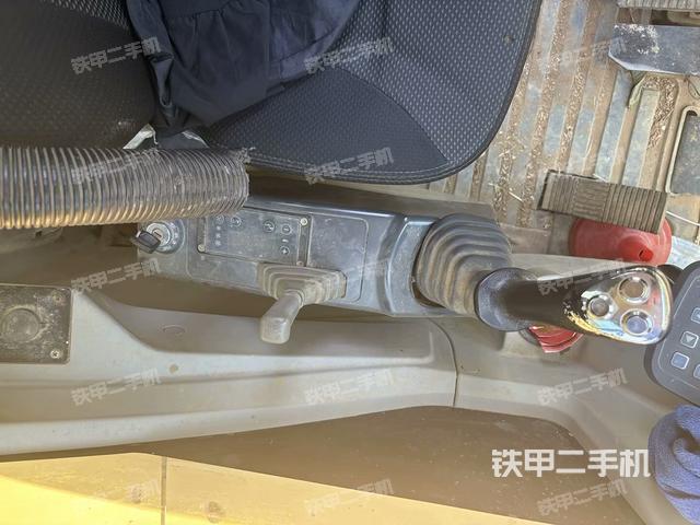 显示屏 (驾驶室部分) 显示屏 (驾驶室部分)