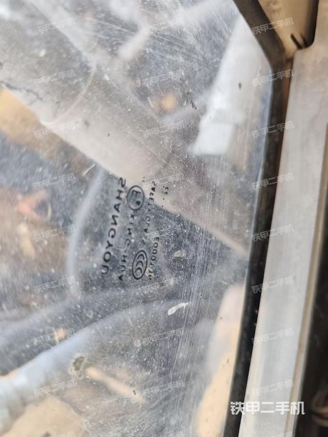 行走控制手柄和踏板?俯拍(駕駛室部分) 行走控制手柄和踏板?俯拍(駕駛室部分)