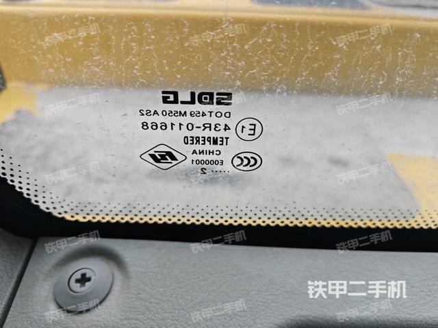后窗玻璃角標(駕駛室部分) 后窗玻璃角標(駕駛室部分)