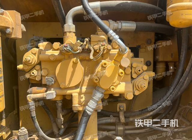 液壓泵艙室正面整體(整機(jī)外觀) 液壓泵艙室正面整體(整機(jī)外觀)