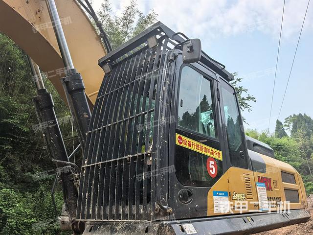 駕駛室左前45度（駕駛室部分）