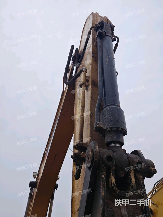 小臂整體右前(工作和回轉(zhuǎn)裝置) 小臂整體右前(工作和回轉(zhuǎn)裝置)