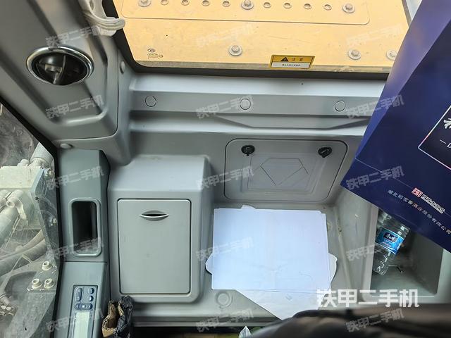 右側(cè)玻璃角標(biāo)（駕駛室部分）