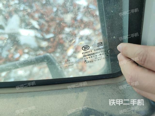 后窗玻璃角标（驾驶室部分）