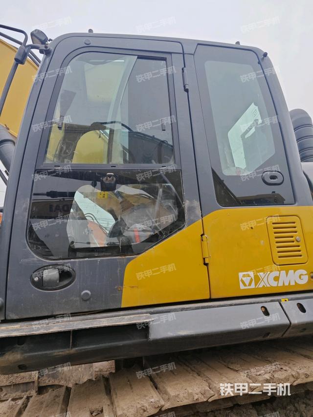 驾驶室左前45度(驾驶室部分) 驾驶室左前45度(驾驶室部分)