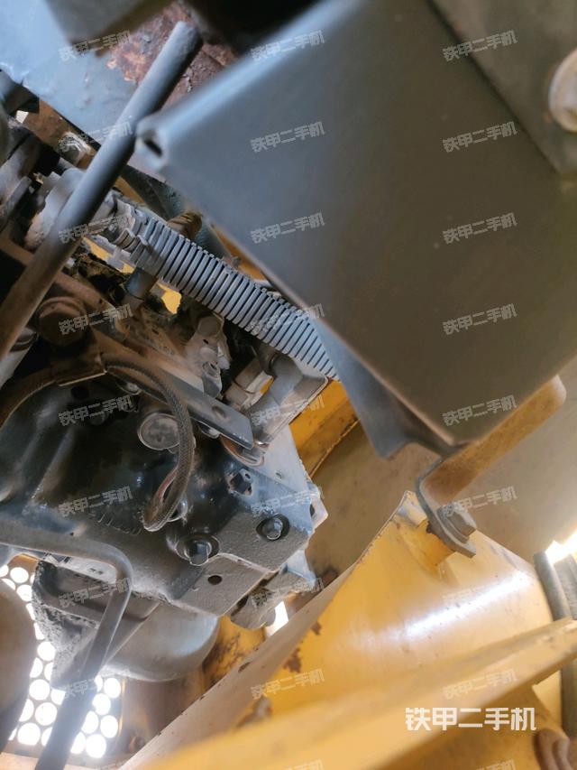 液壓泵艙室正面整體(整機(jī)外觀) 液壓泵艙室正面整體(整機(jī)外觀)