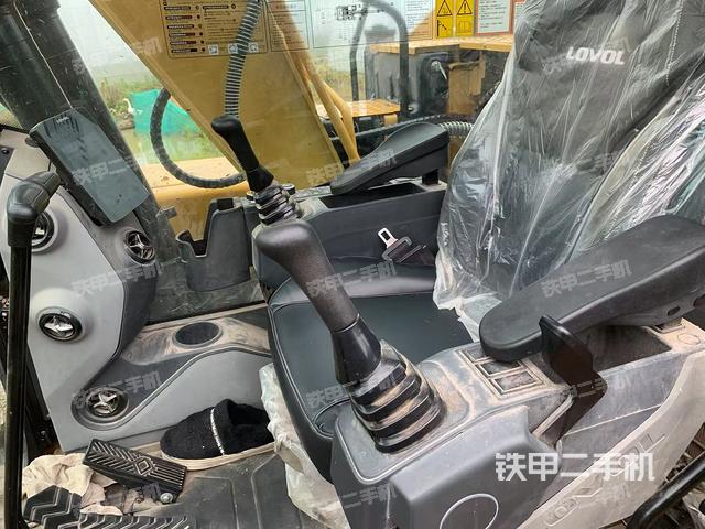 驾驶室整体(整机外观) 驾驶室整体(整机外观)