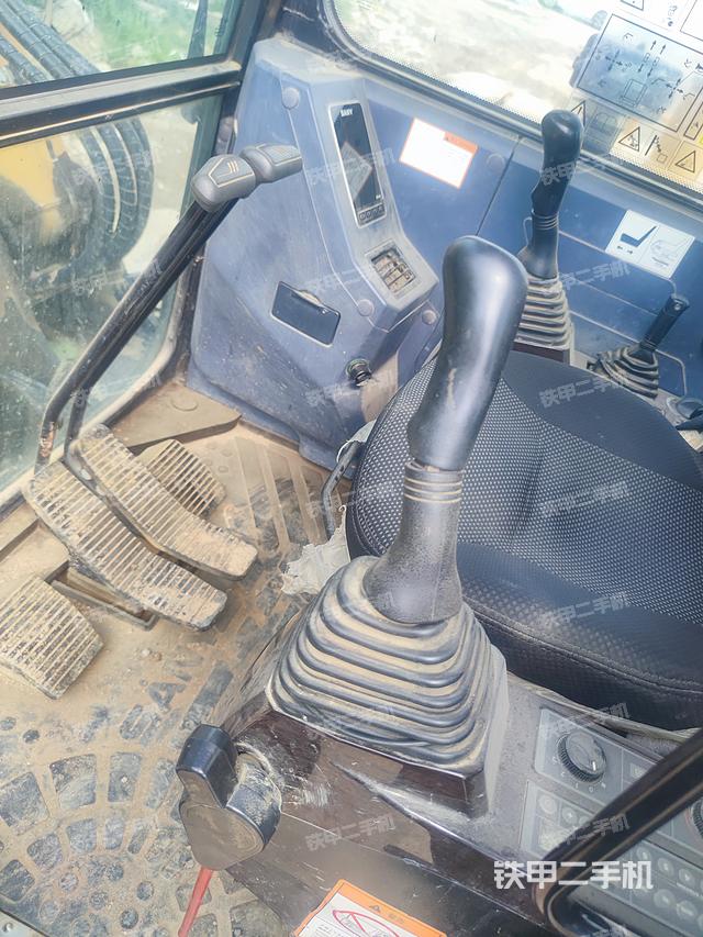 驾驶室整体(整机外观) 驾驶室整体(整机外观)