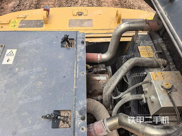 發(fā)動(dòng)機(jī)室（上車部件）