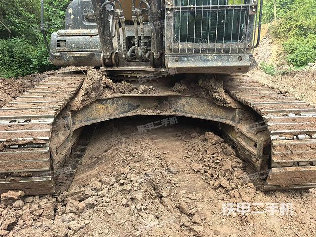 轉(zhuǎn)盤和下車架正前（工作和回轉(zhuǎn)裝置）