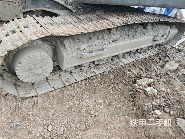 右側(cè)履帶整體(行走機構(gòu)) 右側(cè)履帶整體(行走機構(gòu))