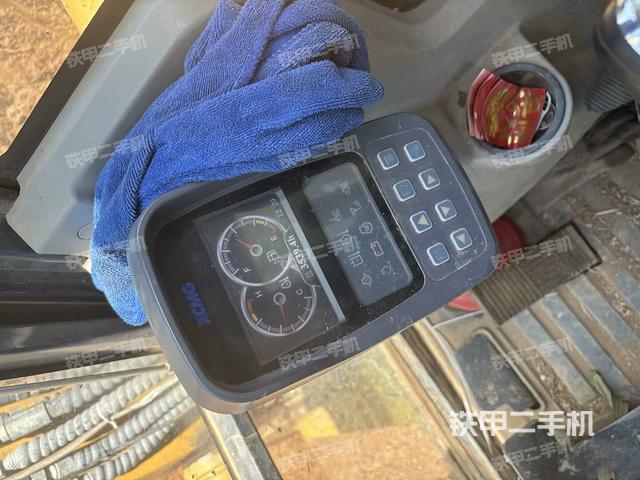 座椅左侧控制台/音响/含左手柄(驾驶室部分) 座椅左侧控制台/音响/含左手柄(驾驶室部分)