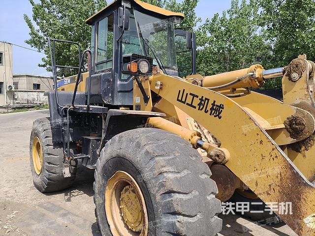 工作裝置整體(整機(jī)外觀及大件) 工作裝置整體(整機(jī)外觀及大件)