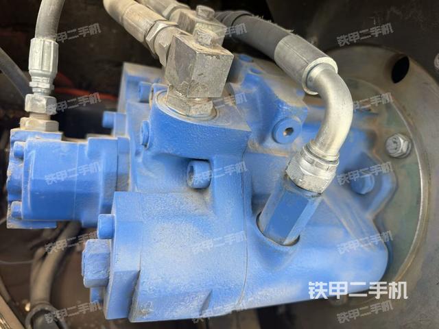 液壓泵艙室正面整體(整機(jī)外觀) 液壓泵艙室正面整體(整機(jī)外觀)