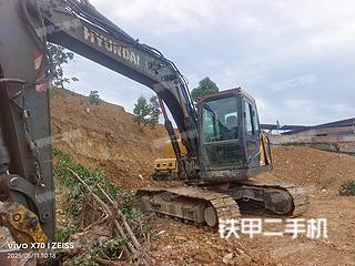 现代R130VSNPRO挖掘机实拍图片