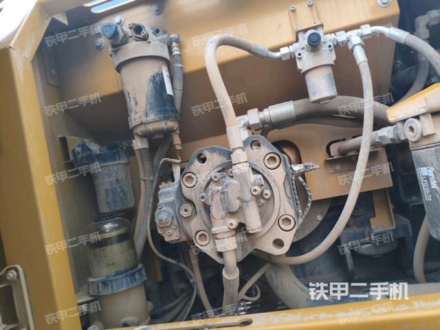 液壓泵艙室正面整體(整機(jī)外觀) 液壓泵艙室正面整體(整機(jī)外觀)