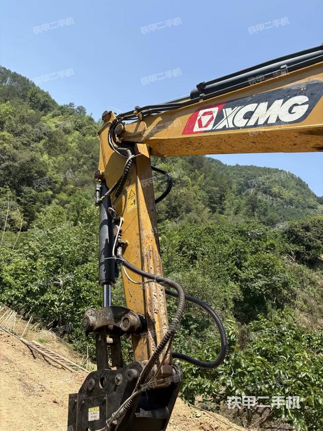 大臂背部俯视(工作和回转装置) 大臂背部俯视(工作和回转装置)