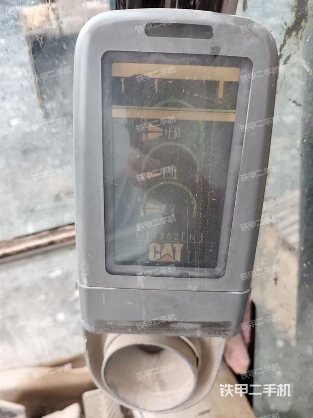 右側(cè)玻璃角標(駕駛室部分) 右側(cè)玻璃角標(駕駛室部分)