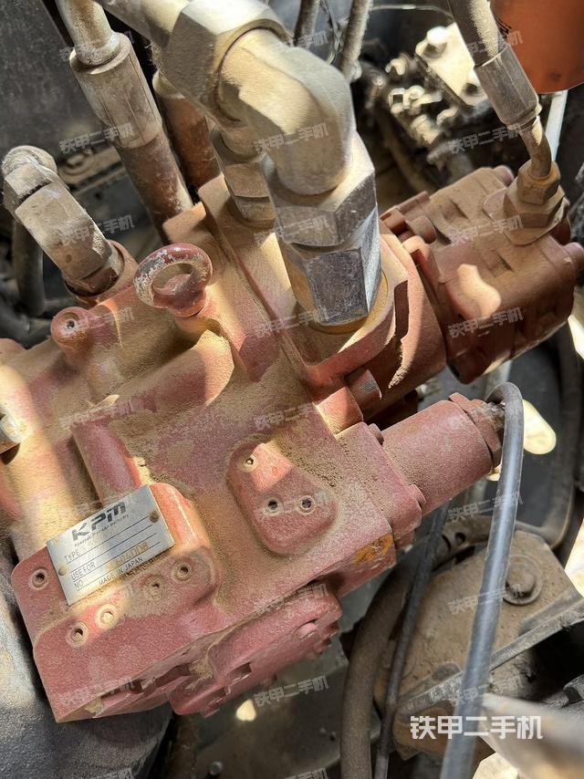 液壓泵艙室正面整體(整機(jī)外觀(guān)) 液壓泵艙室正面整體(整機(jī)外觀(guān))
