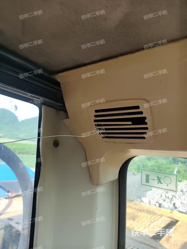左后方玻璃角標(biāo)(駕駛室部分) 左后方玻璃角標(biāo)(駕駛室部分)
