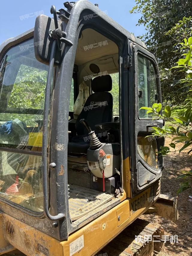 驾驶室正侧(驾驶室部分)  驾驶室正侧(驾驶室部分)