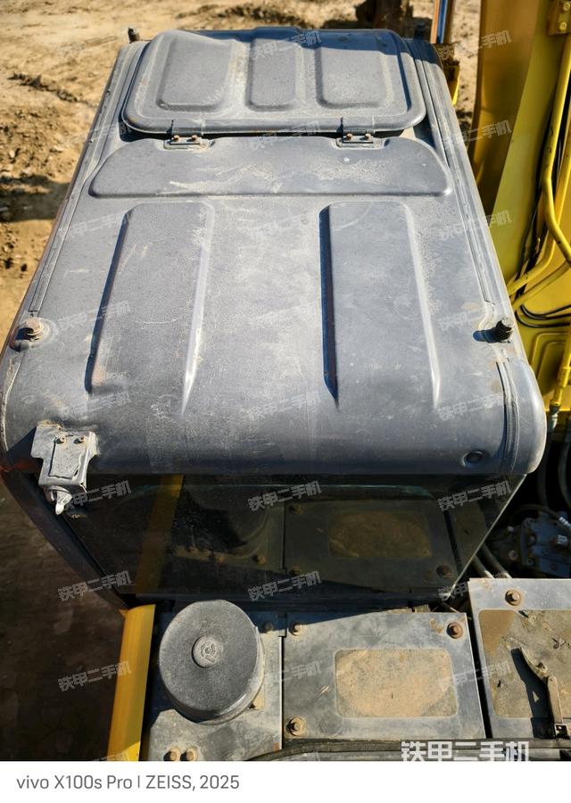 駕駛室頂部(整機外觀) 駕駛室頂部(整機外觀)