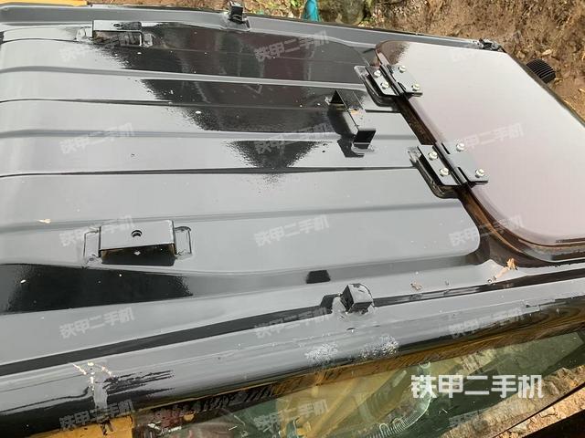 驾驶室顶部(整机外观) 驾驶室顶部(整机外观)