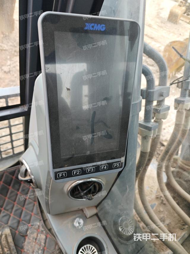 显示屏 (驾驶室部分) 显示屏 (驾驶室部分)