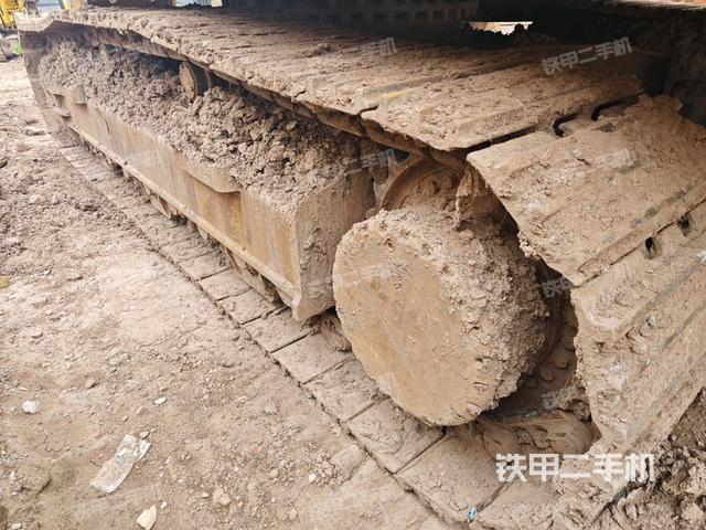 右侧履带整体(行走机构) 右侧履带整体(行走机构)