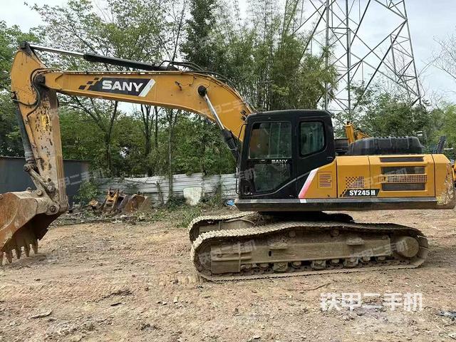 駕駛室整體(整機外觀) 駕駛室整體(整機外觀)