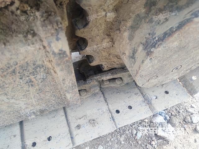 单侧履带整体(整机外观) 单侧履带整体(整机外观)